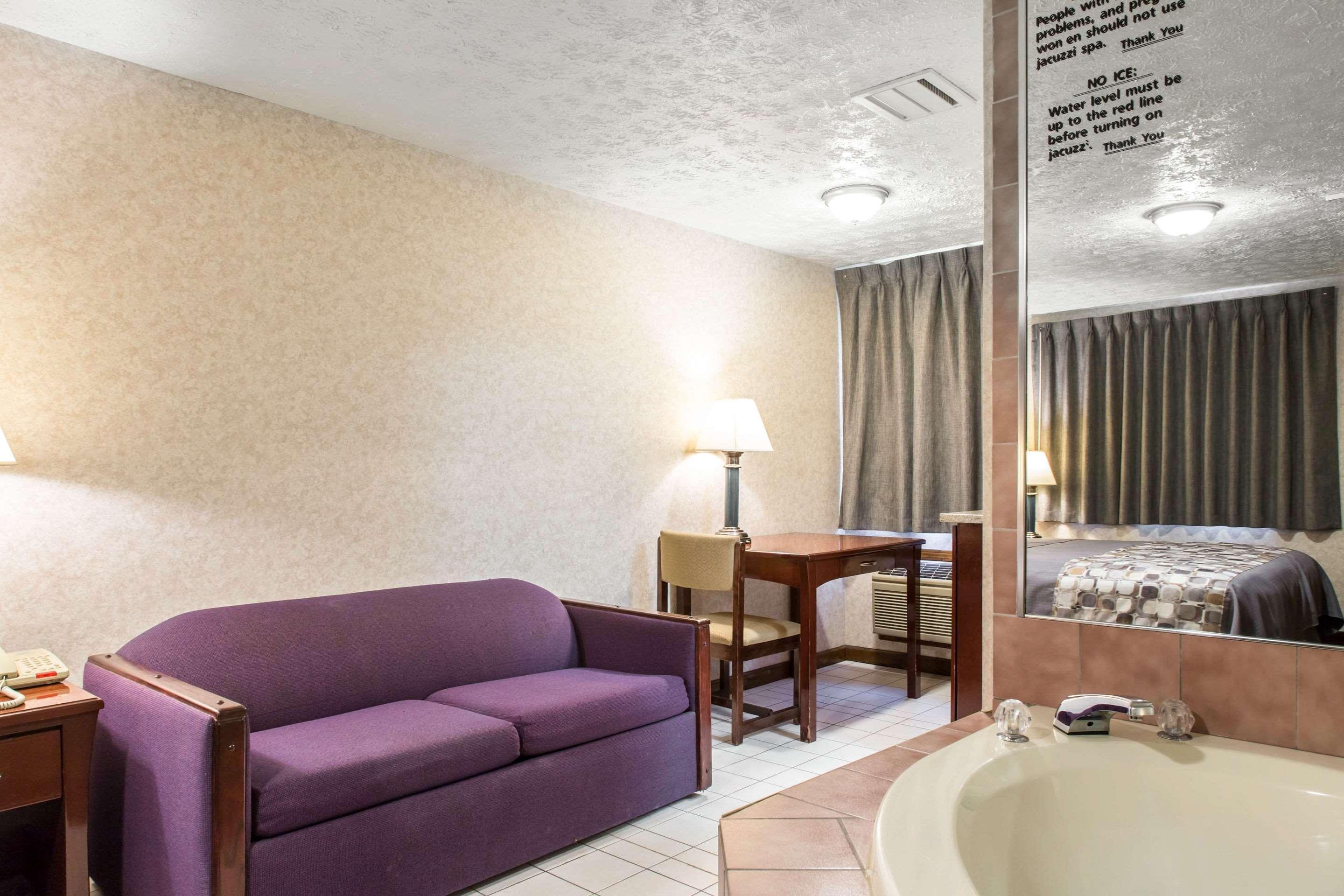 Rodeway Inn & Suites Branford - Guilford Exteriér fotografie