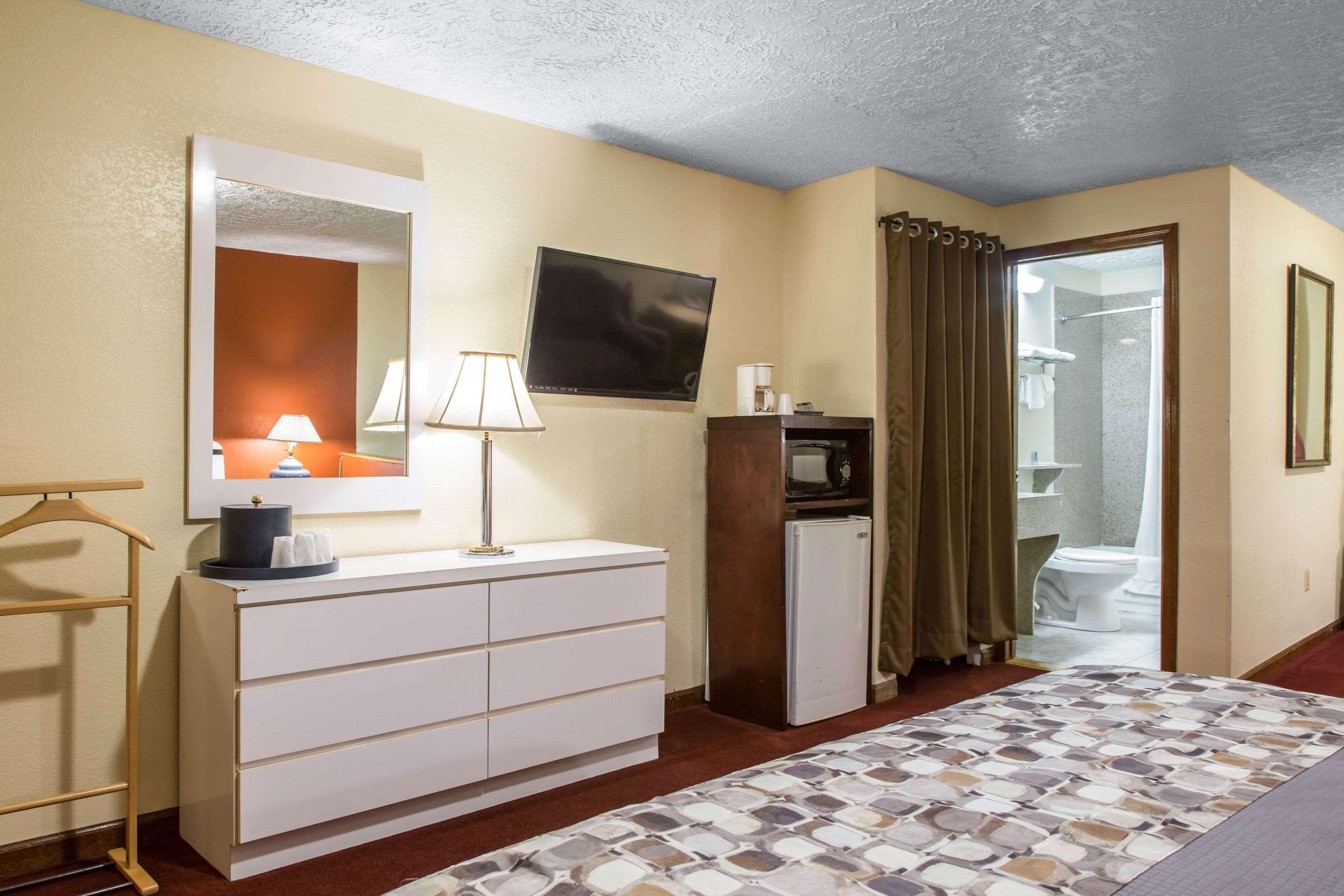 Rodeway Inn & Suites Branford - Guilford Exteriér fotografie