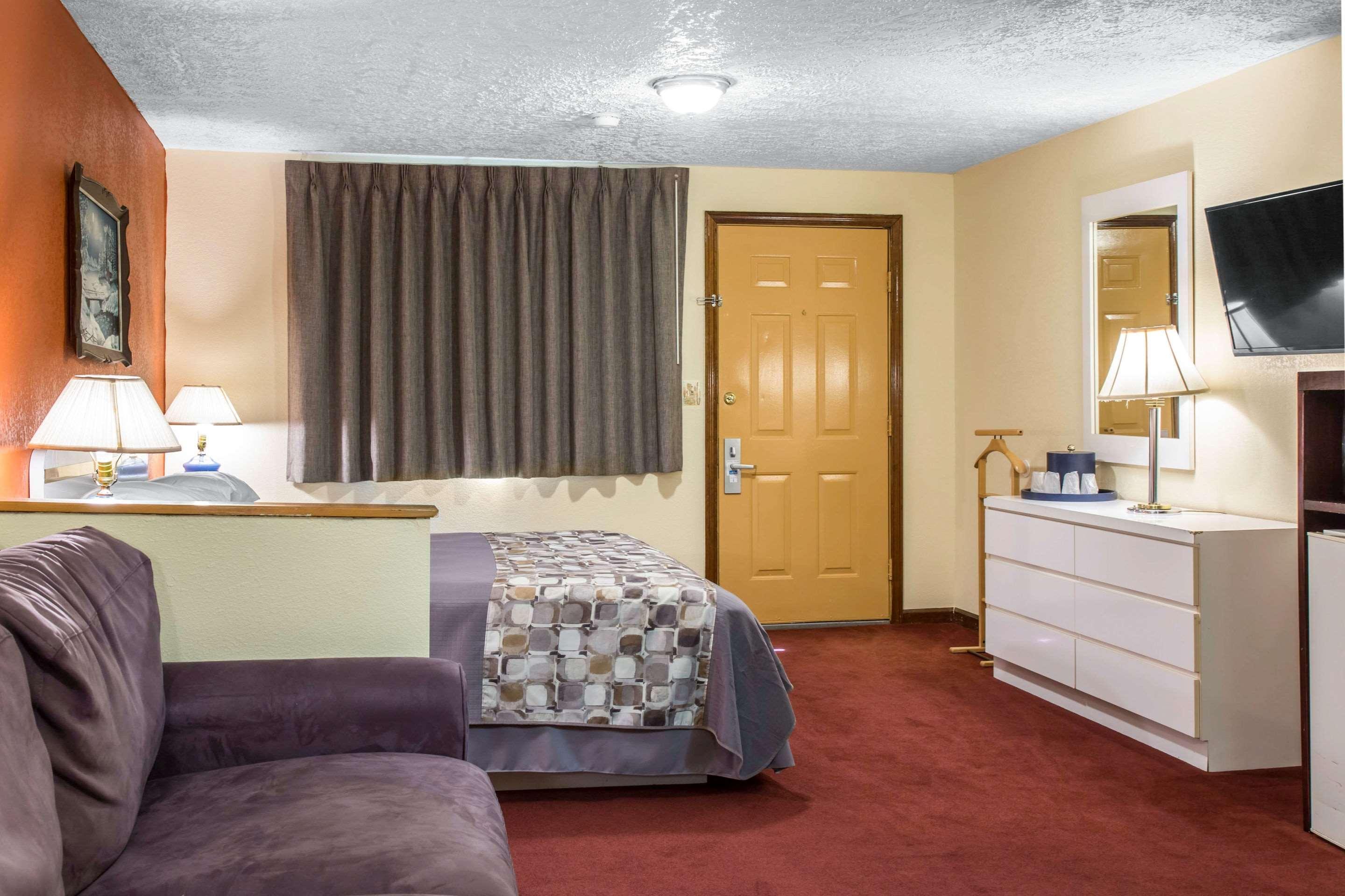 Rodeway Inn & Suites Branford - Guilford Exteriér fotografie