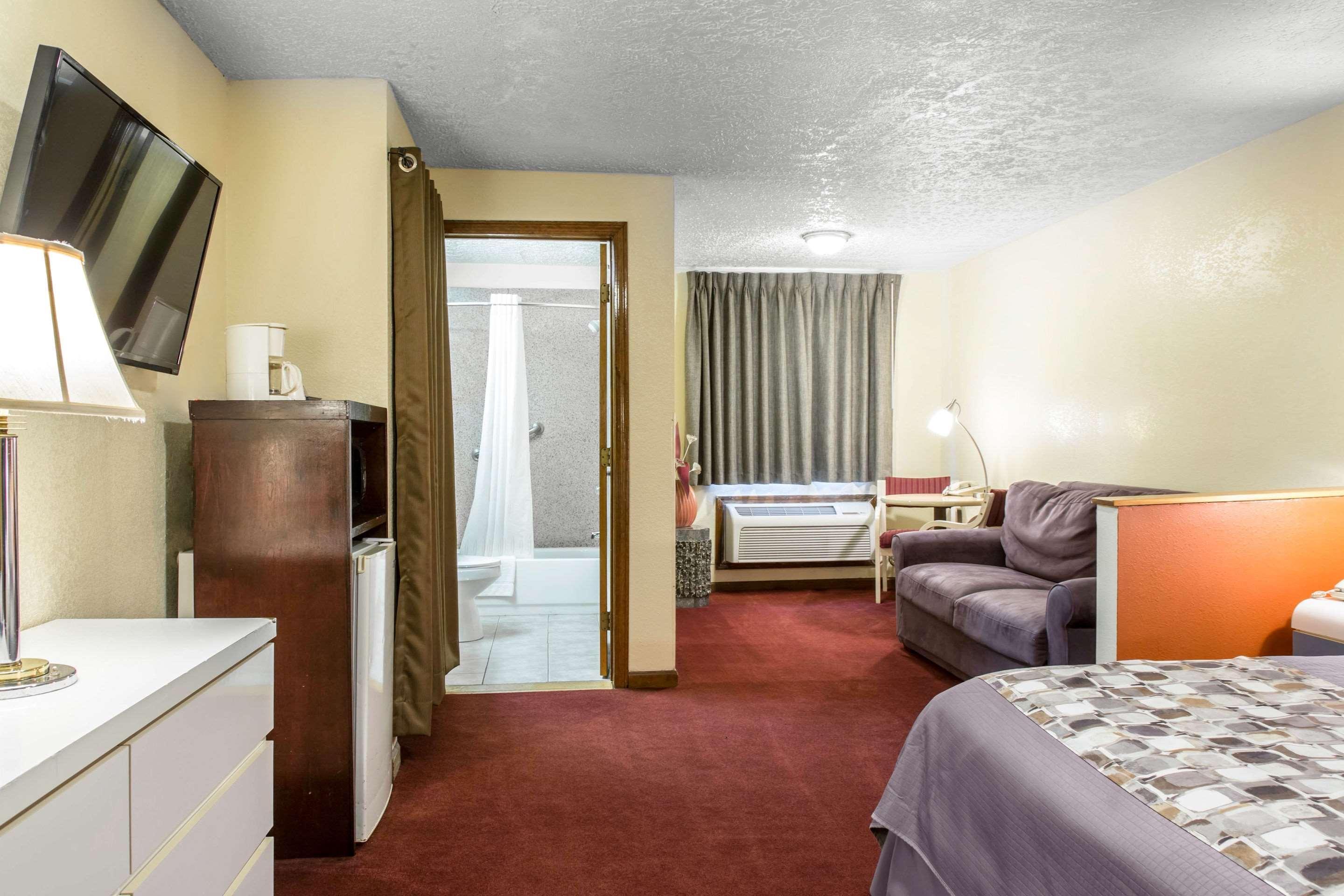 Rodeway Inn & Suites Branford - Guilford Exteriér fotografie